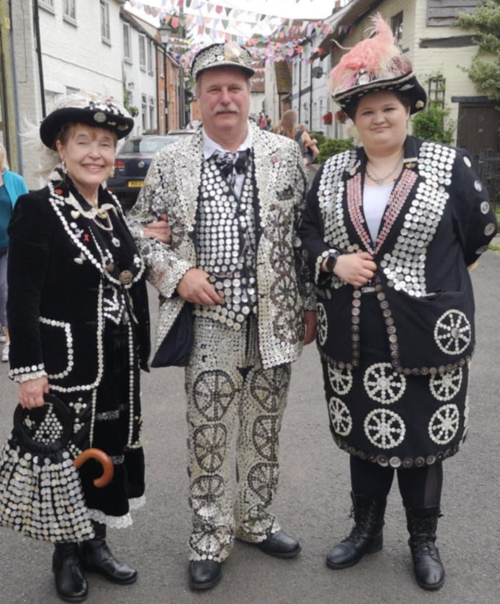 The Red Lion to Host Exciting VE Day Celebration with Classic Cars, Games, and Pearly Kings and Queens